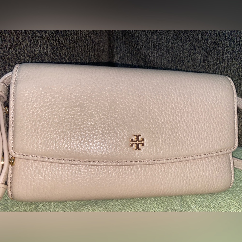 Like New Authentic Tory Burch Wallet Crossbody in Blush